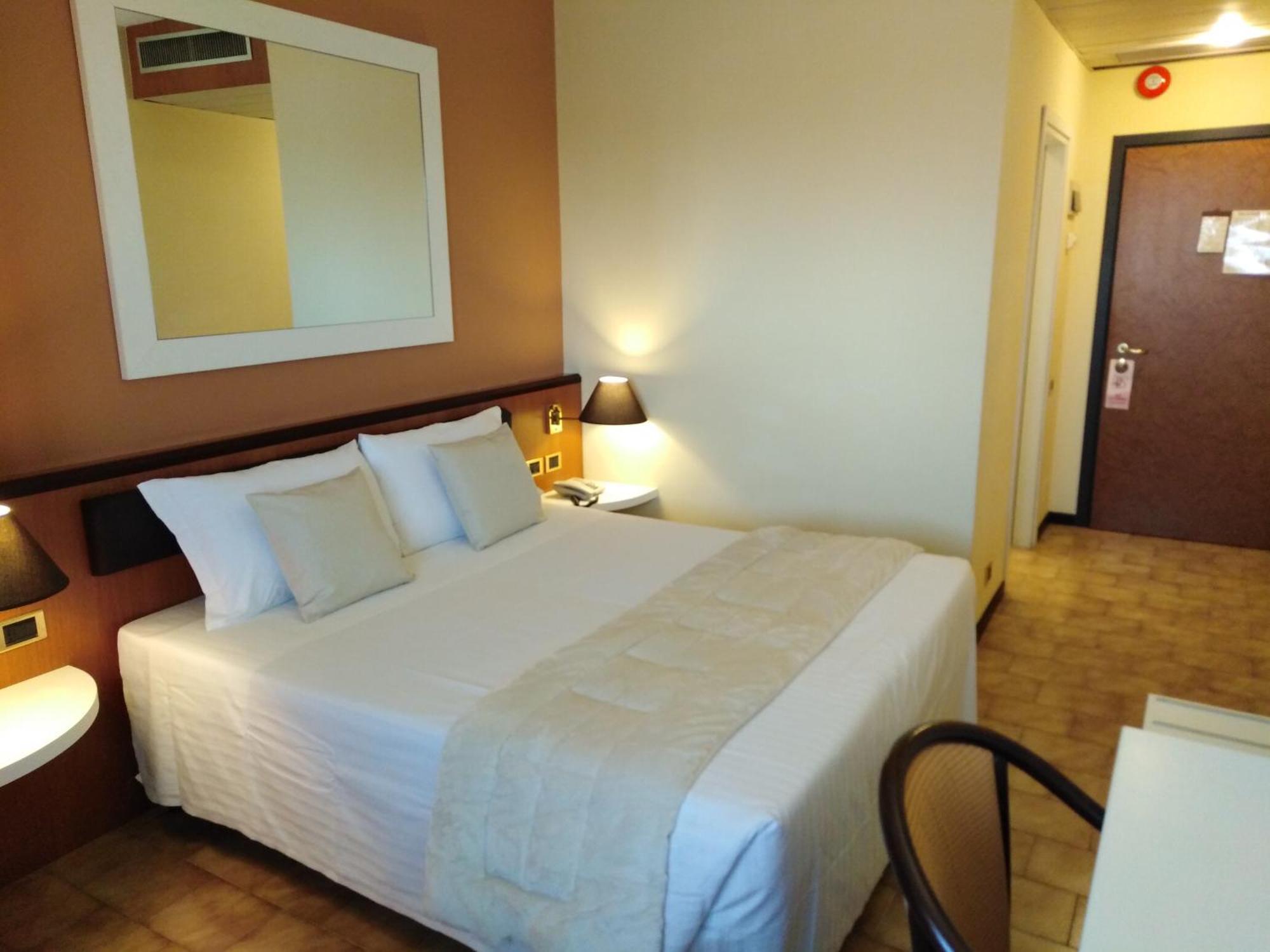 Rhi Porta Bologna Hotel Pieve di Cento Ngoại thất bức ảnh